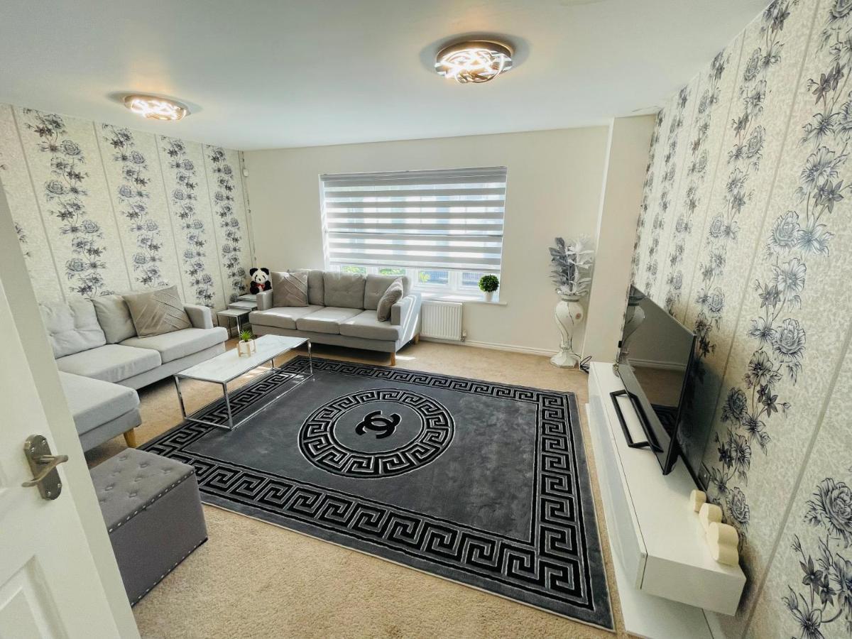 Casa de Férias Watan - Spacious 3 Bedrooms Entire House With Beautiful Outdoor Garden *