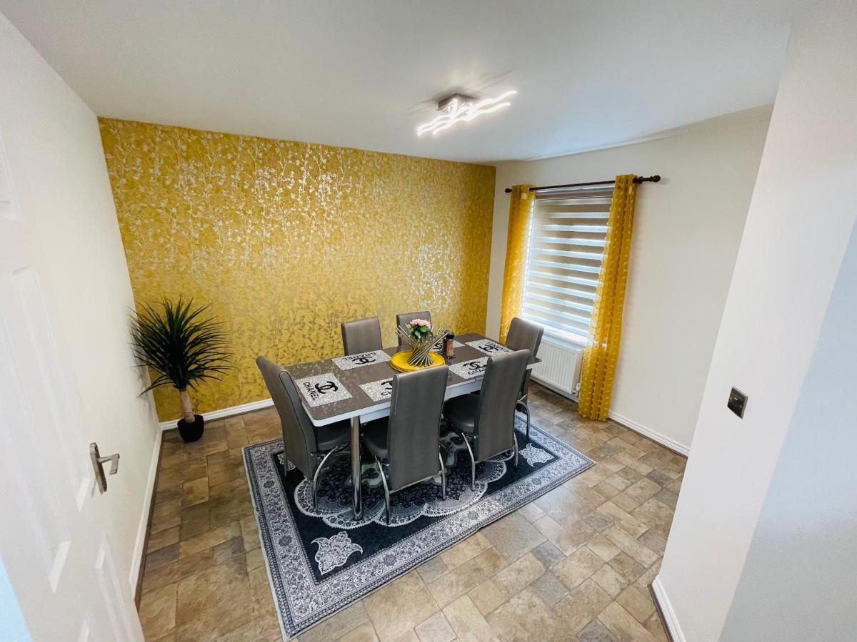 Watan - Spacious 3 Bedrooms Entire House With Beautiful Outdoor Garden Casa de Férias Manchester